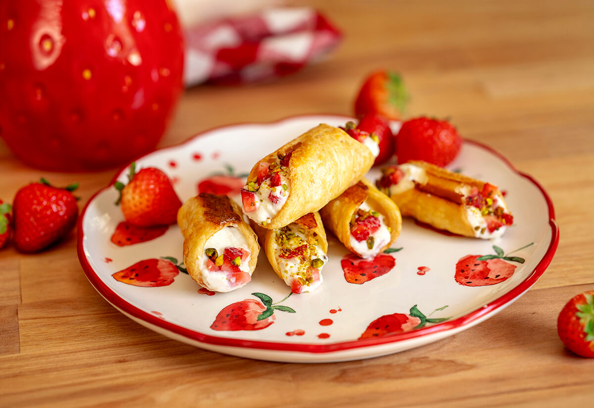 Homemade Strawberry Cannoli